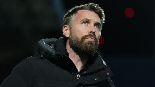 احتفال لاعبي وولفرهامبتون بعد الفوز في الدور الرابع لكأس الاتحاد الإنجليزي 2025/26