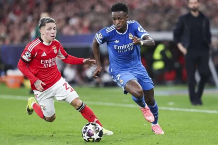 جيانلوكا بريستياني وفينيسيوس جونيور في نفق ملعب سانتياغو برنابيو