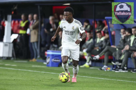 لاعبي ريال مدريد وبنفيكا يتنافسون على الكرة في مباراة بدوري أبطال أوروبا