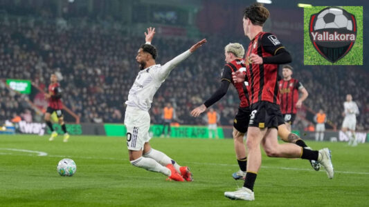 لقطة من مباراة بورنموث ومانشستر يونايتد تظهر برونو فيرنانديز وهاري ماجواير.