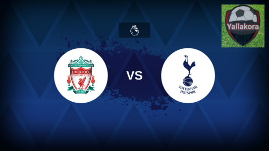 لاعبي ليفربول وتوتنهام يتنافسون على الكرة في مباراة بالدوري الإنجليزي