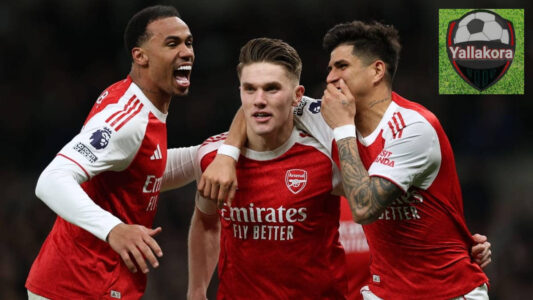 لاعبي أرسنال ومانسفيلد يتنافسون على الكرة في مباراة كأس الاتحاد الإنجليزي