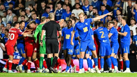 لقطات من مباريات التشامبيونشيب في إثنين الفصح تظهر الإثارة الكروية.