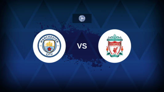 لاعبي مانشستر سيتي وليفربول يتنافسون على الكرة في مباراة كأس الاتحاد الإنجليزي