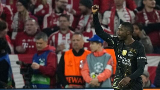 احتفال لاعبي باريس سان جيرمان بعد التأهل لنهائي دوري أبطال أوروبا