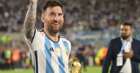 ليونيل ميسي يحتفل بهدف في كأس العالم 2026 مع منتخب الأرجنتين