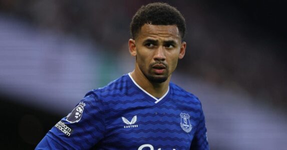 ديفيد مويس مدرب إيفرتون يتحدث في مؤتمر صحفي