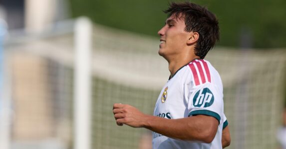 غونزالو غارسيا وسيزار بالاسيوس بقميص فولهام الجديد